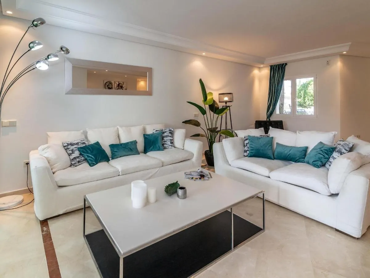 Vacation Marbella I Jardines De Ventura Del Mar, Walk To Puerto Banus Marina, A Minute From The Beach, Groundfloor, Family Friendly And Pool Appartamento