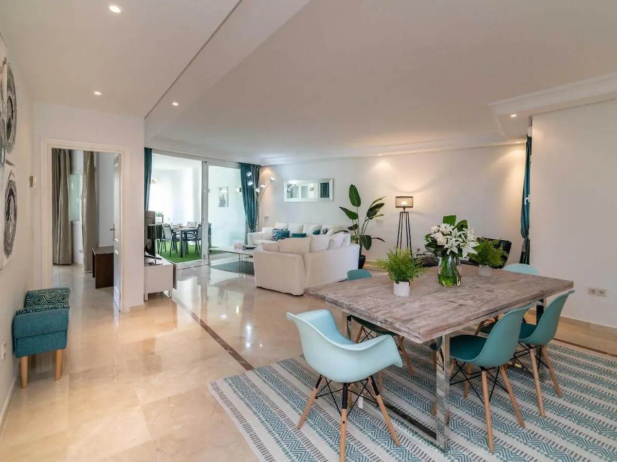 Vacation Marbella: Beachfront Retreat with Puerto Banus Access