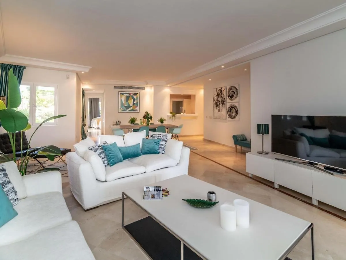 Apartment Vacation Marbella: Beachfront Retreat with Puerto Banus Access