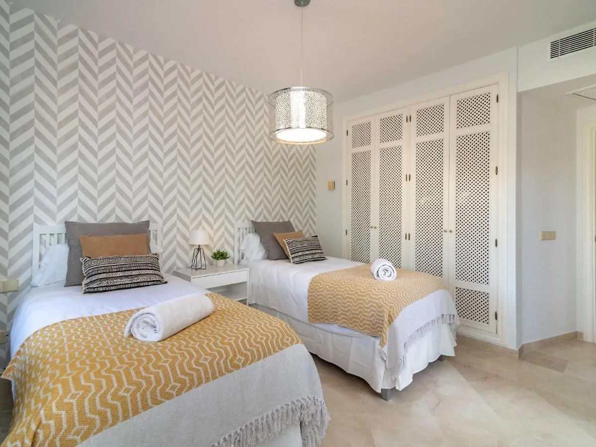 Apartment Vacation Marbella: Beachfront Retreat with Puerto Banus Access